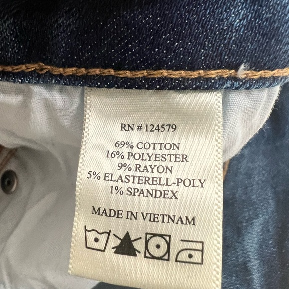 Sneak Peek Mid Rise Ultra Stretch Kick Flare Jeans Sz 28 - Picture 9 of 9